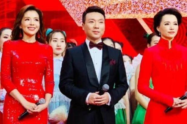 JDB电子-
央视主持人龙洋播报新闻效果一般 “整容脸”显着 观众不认可(图2)