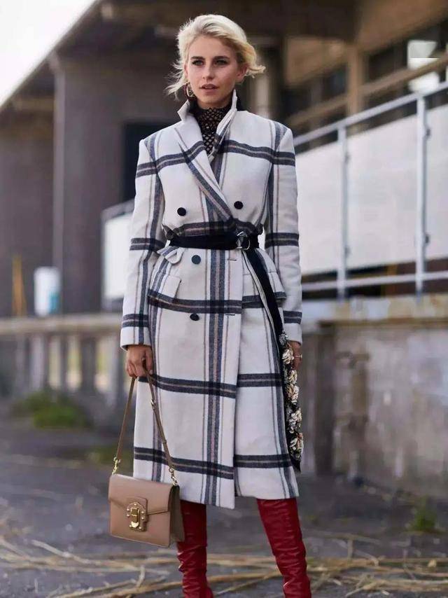 ‘JDB电子游戏官网’
眼光够好的中年女人 大衣都市选这5种颜色 显年轻又颇具高级感(图2)