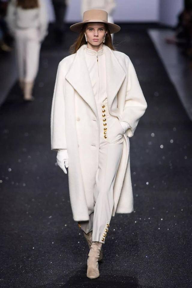 ‘JDB电子游戏官网’
眼光够好的中年女人 大衣都市选这5种颜色 显年轻又颇具高级感(图3)