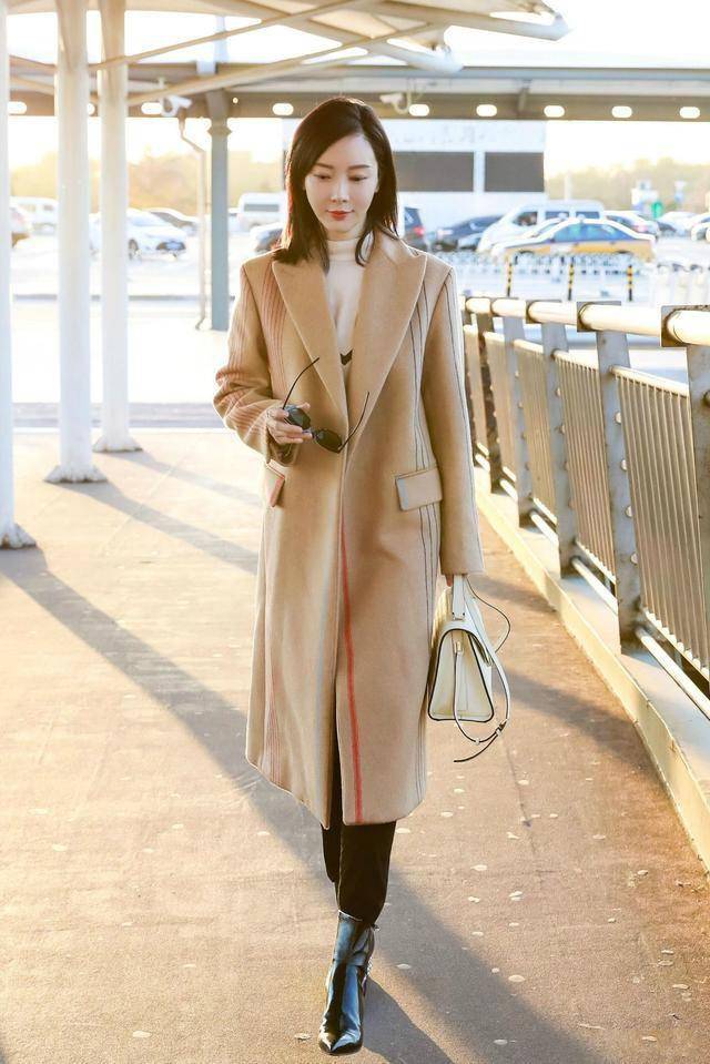 ‘JDB电子游戏官网’
眼光够好的中年女人 大衣都市选这5种颜色 显年轻又颇具高级感(图7)